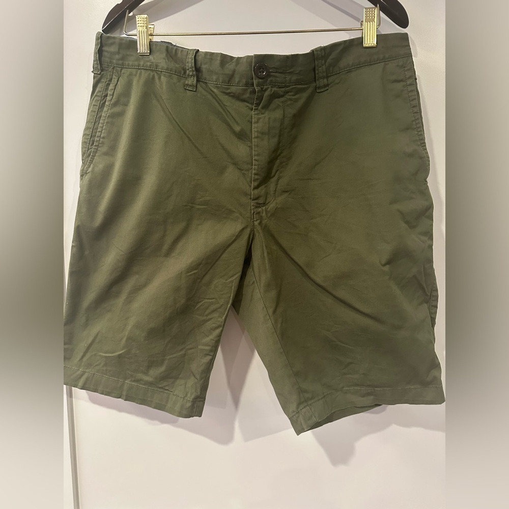 Men’s J. Crew green cargo shorts